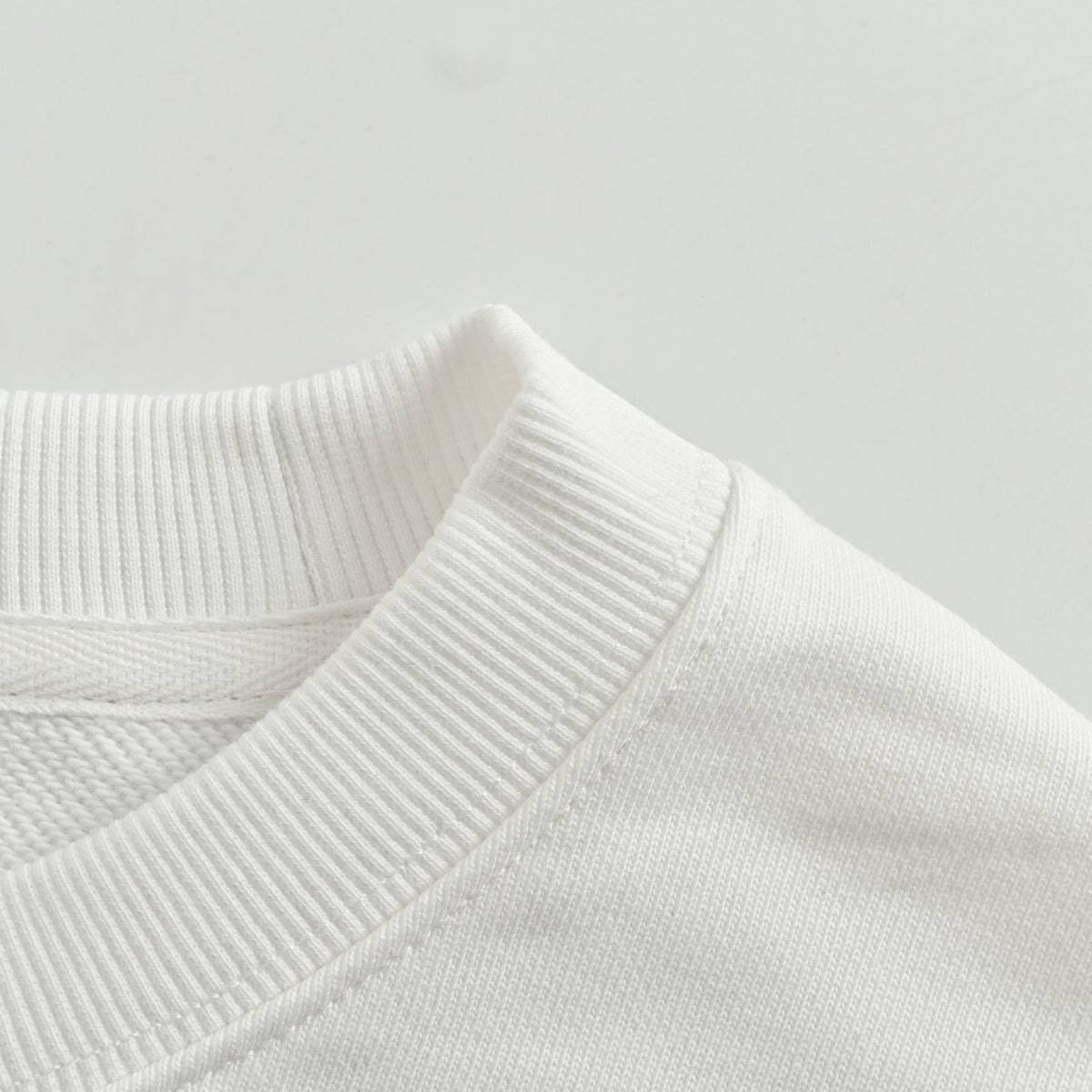 Louis Vuitton LV 24FW Monogram Graphic Print Crewneck Sweatshirt - White