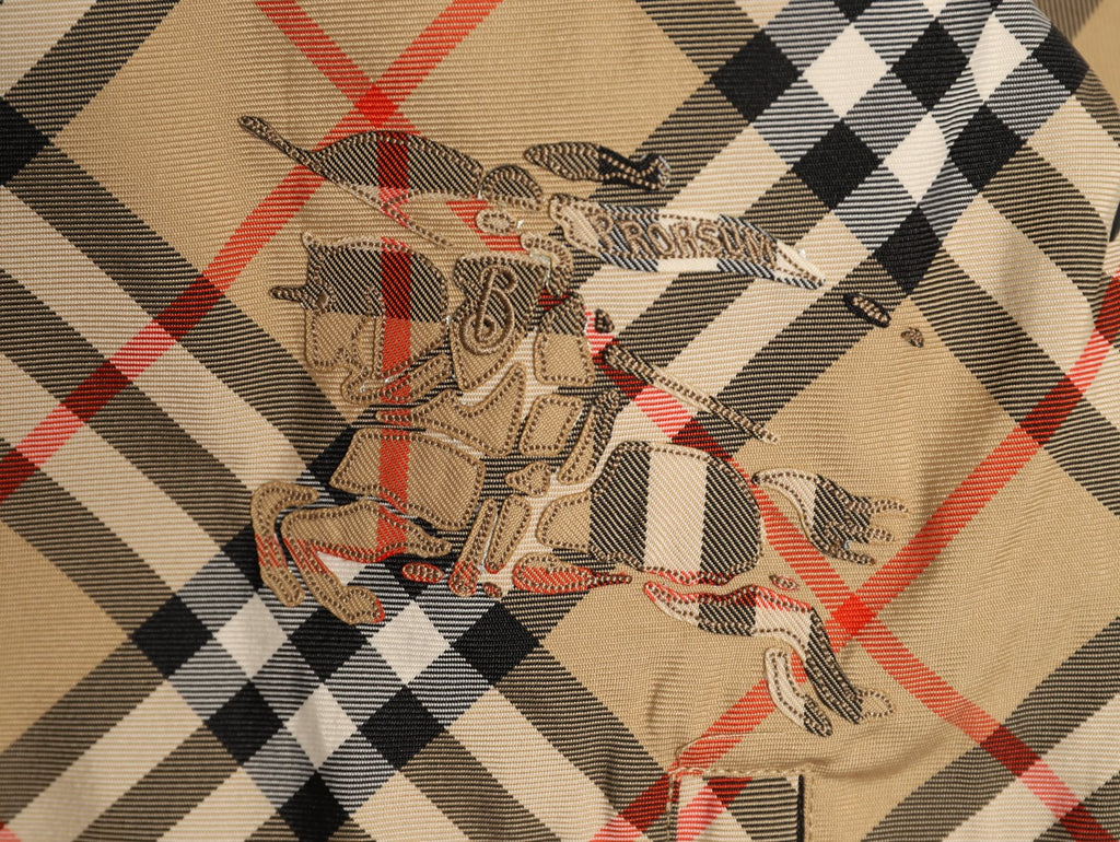 Burberry 24SS Beige Check Black-Reverse Equestrian Knight Reversible Jacket