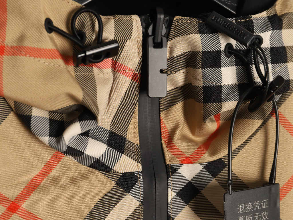 Burberry 24SS Beige Check Black-Reverse Equestrian Knight Reversible Jacket