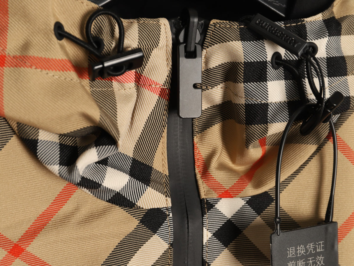 Burberry 24SS Beige Check Black-Reverse Equestrian Knight Reversible Jacket