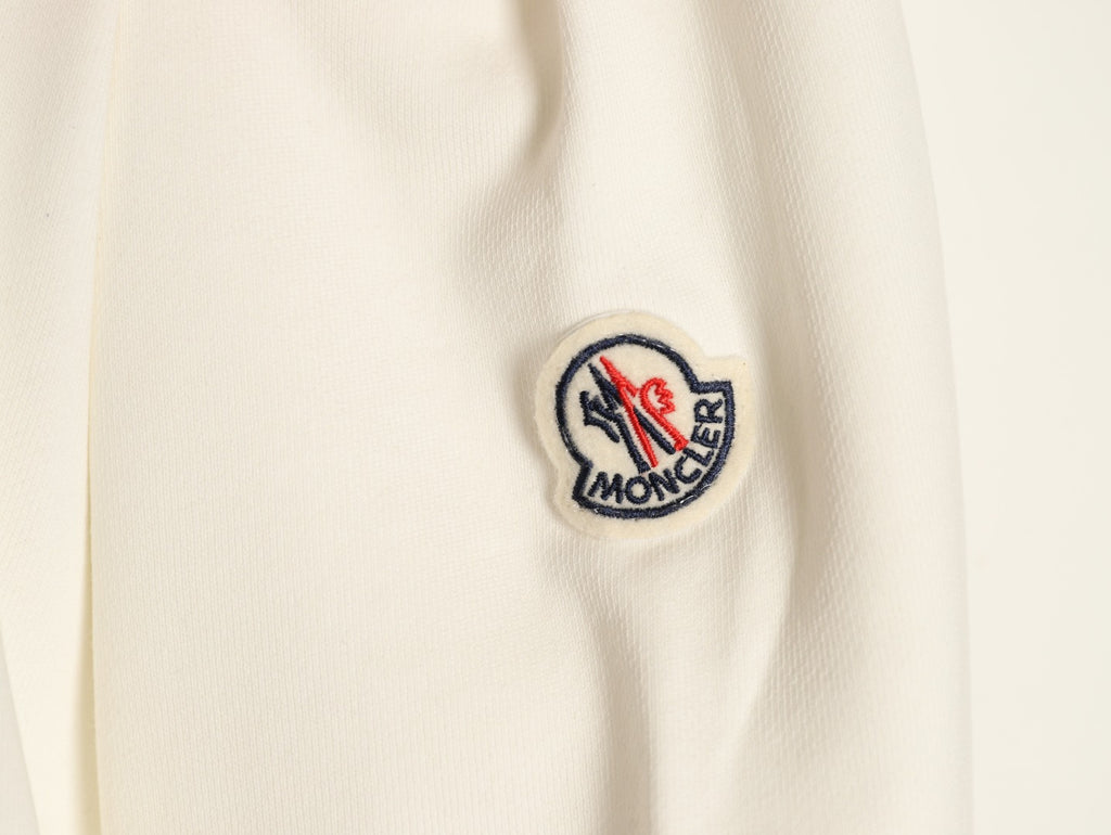 Moncler 26SS Contrast Emblem Logo Ivory Crewneck Sweatshirt