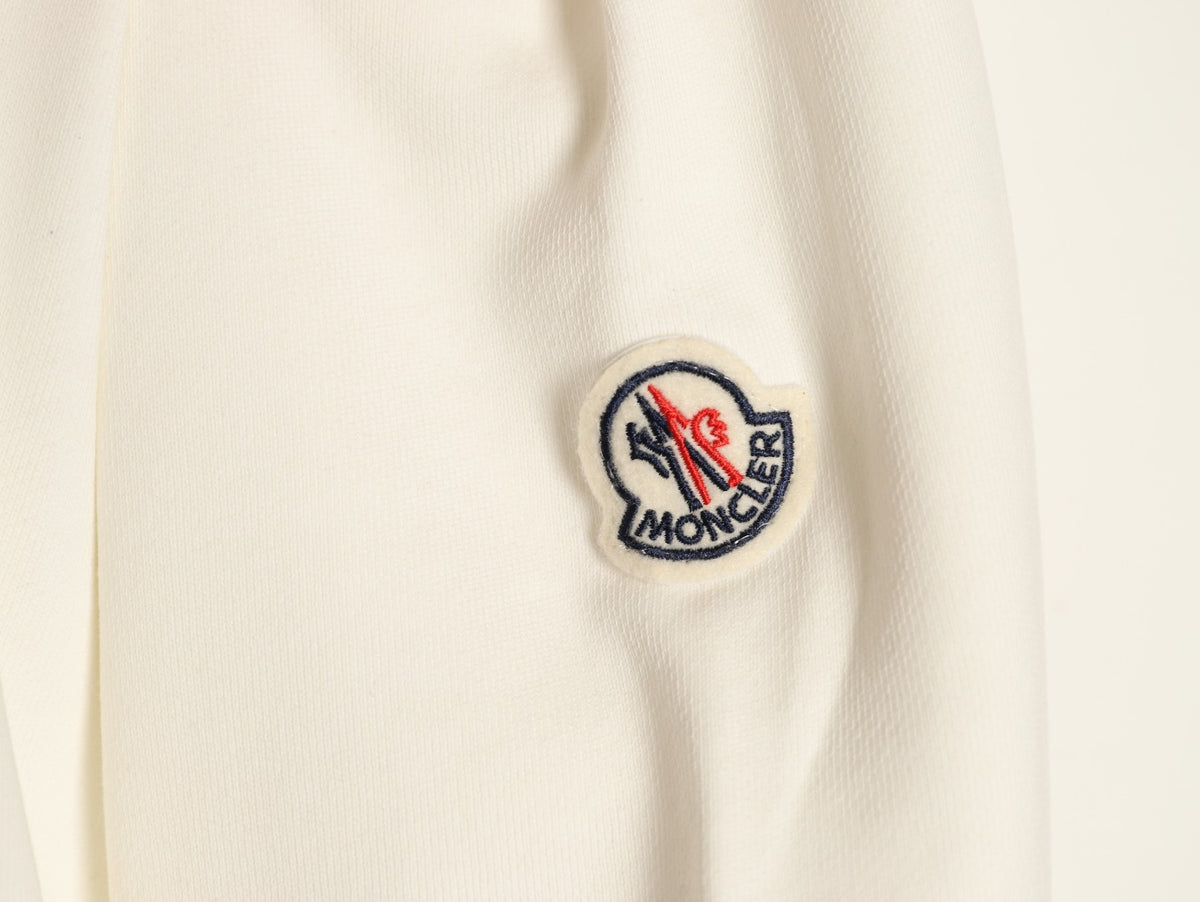 Moncler 26SS Contrast Emblem Logo Ivory Crewneck Sweatshirt
