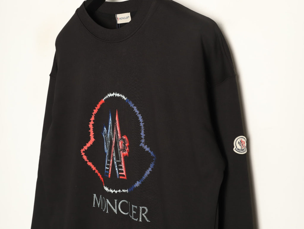 Moncler 26SS Contrast Emblem Logo Black Crewneck Sweatshirt