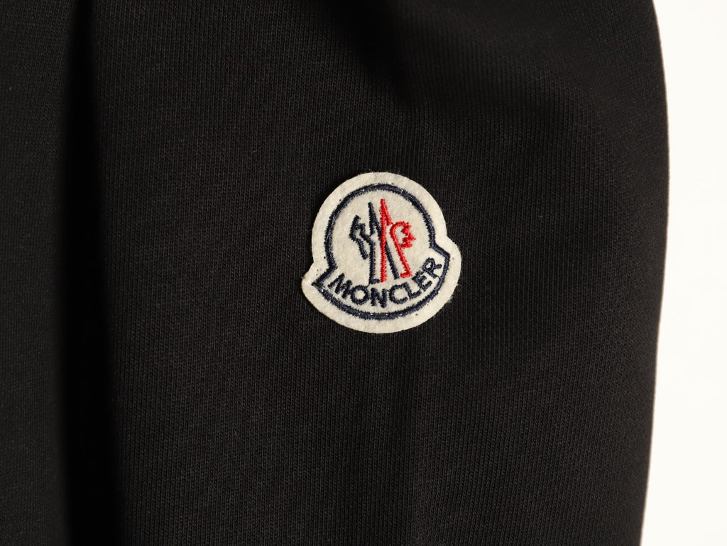 Moncler 26SS Contrast Emblem Logo Black Crewneck Sweatshirt