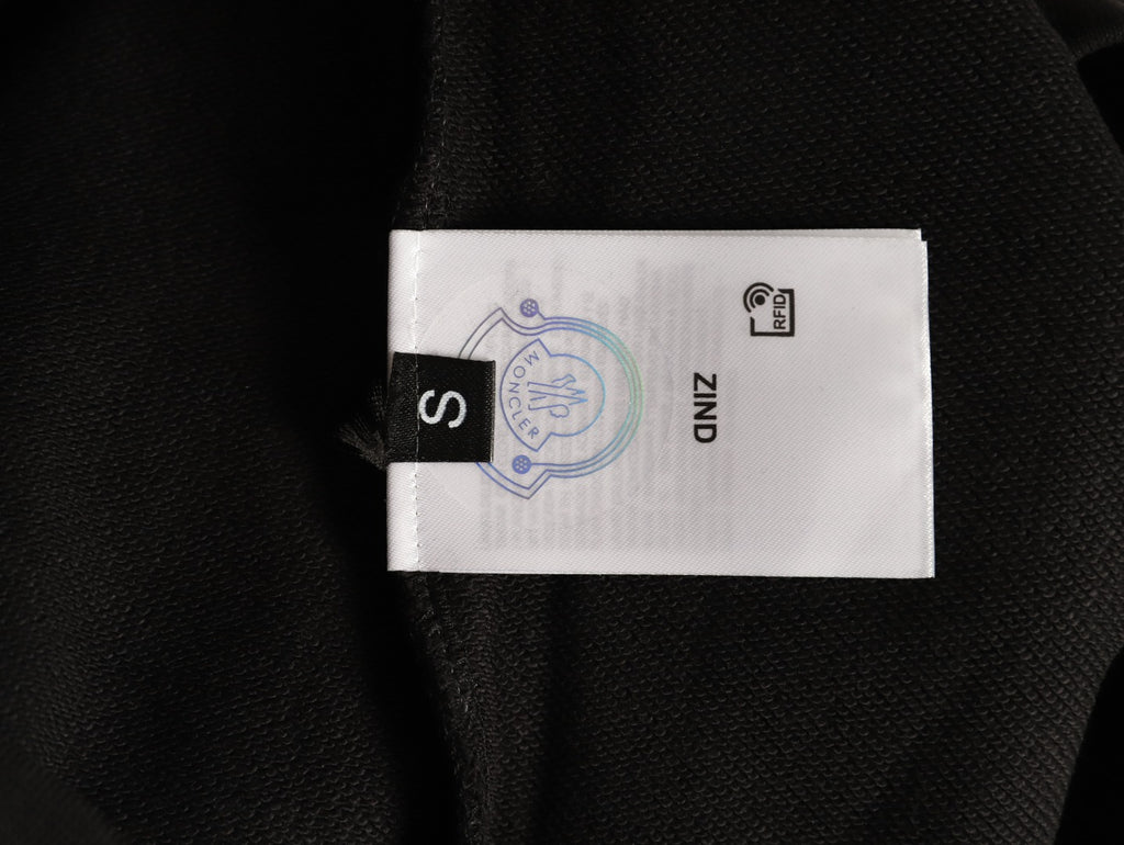 Moncler 26SS Contrast Emblem Logo Black Crewneck Sweatshirt