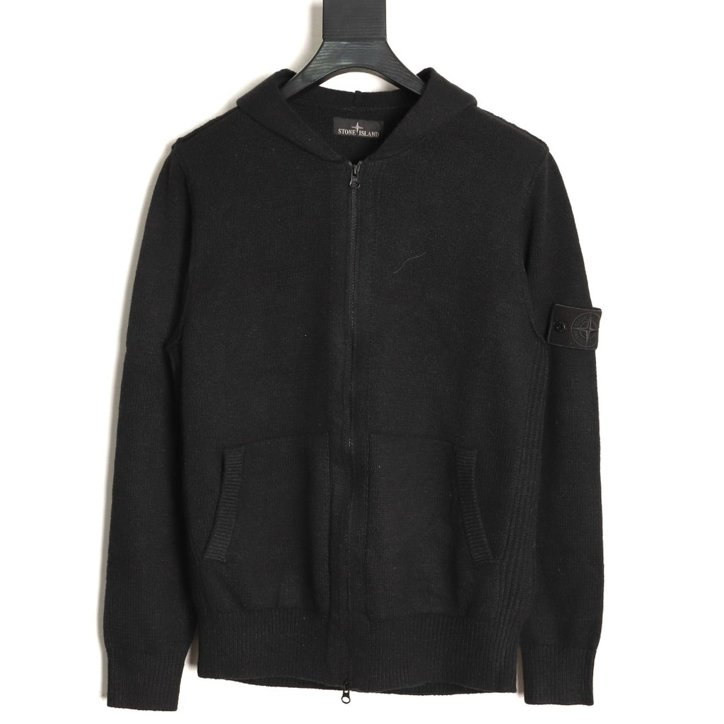 Moncler 26SS Contrast Emblem Logo Black Crewneck Sweatshirt