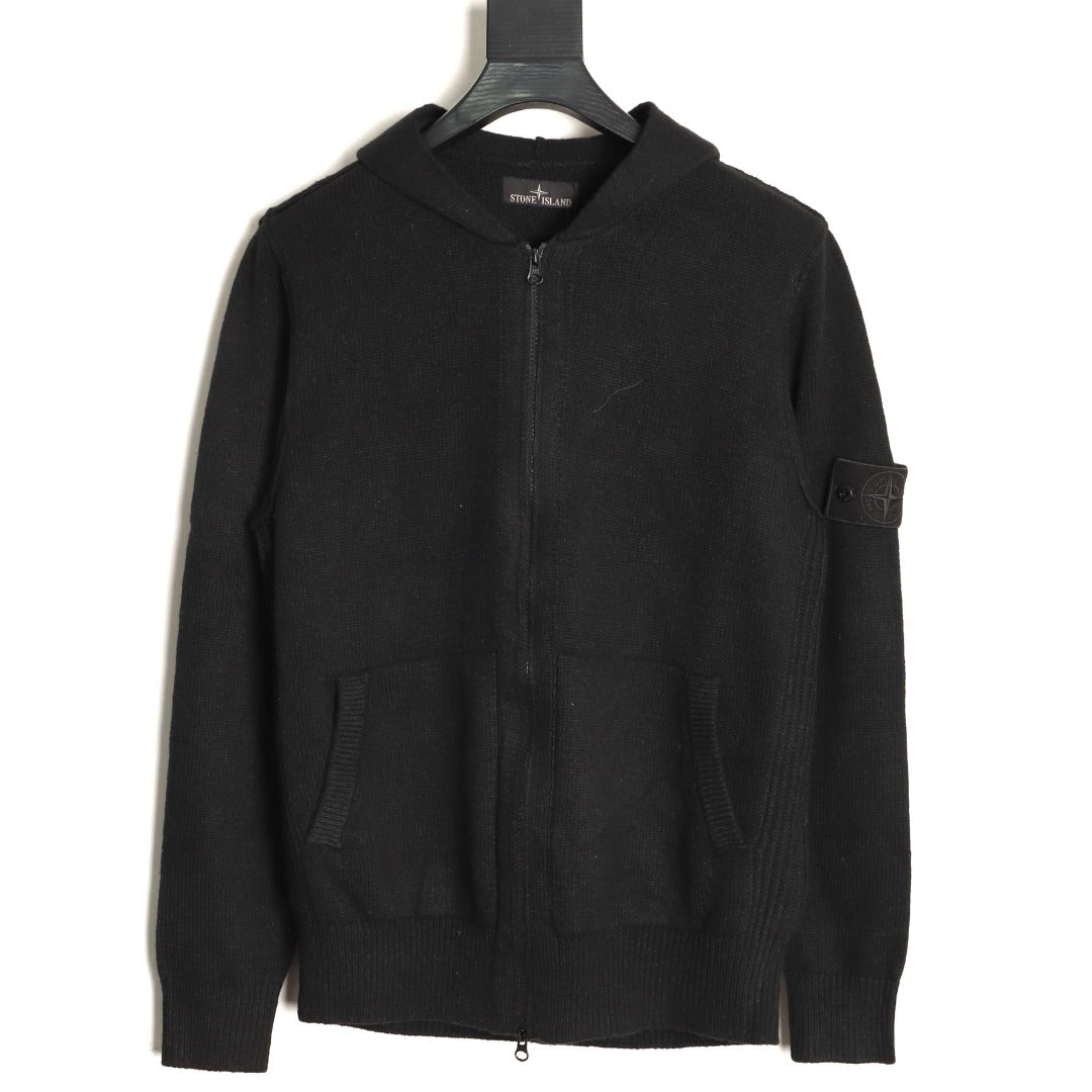 Moncler 26SS Contrast Emblem Logo Black Crewneck Sweatshirt