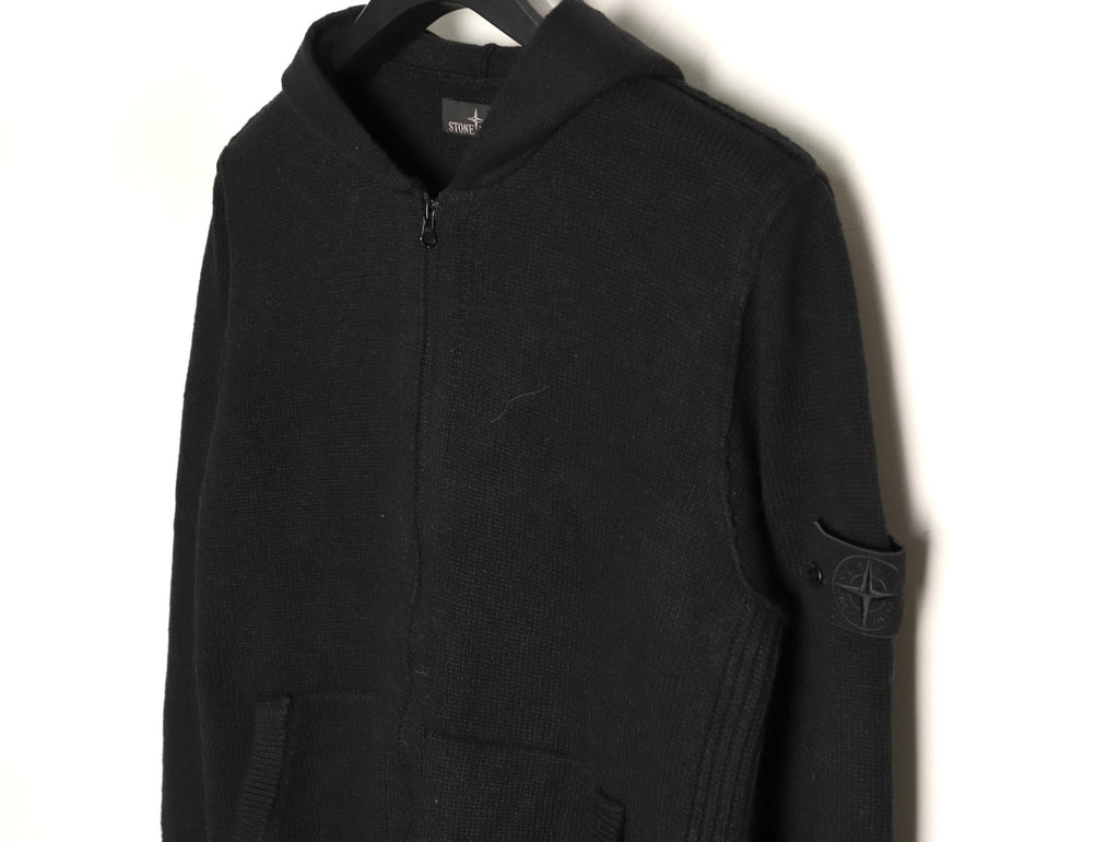 Moncler 26SS Contrast Emblem Logo Black Crewneck Sweatshirt