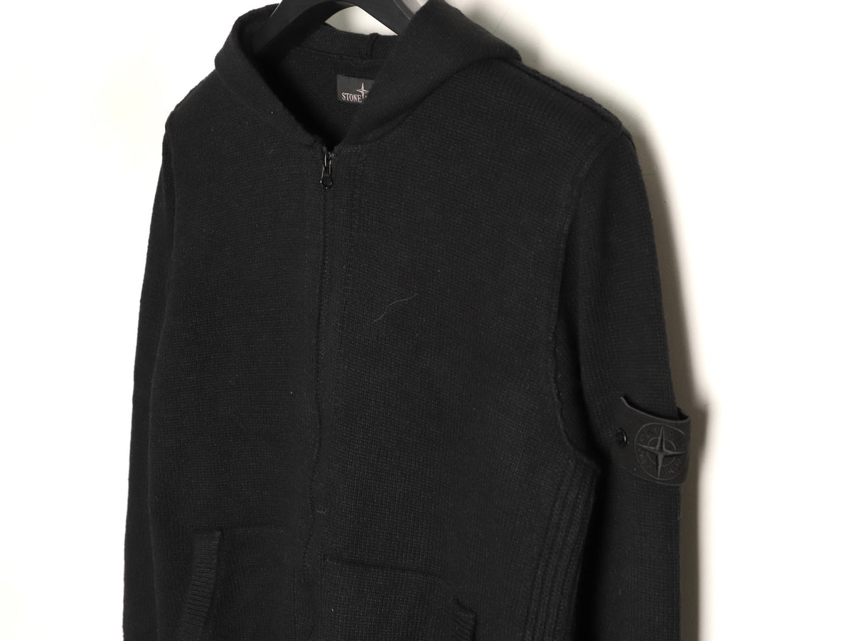Moncler 26SS Contrast Emblem Logo Black Crewneck Sweatshirt