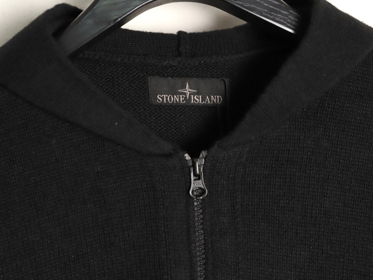 Moncler 26SS Contrast Emblem Logo Black Crewneck Sweatshirt