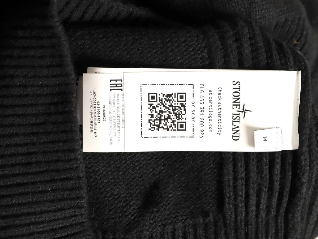 Moncler 26SS Contrast Emblem Logo Black Crewneck Sweatshirt