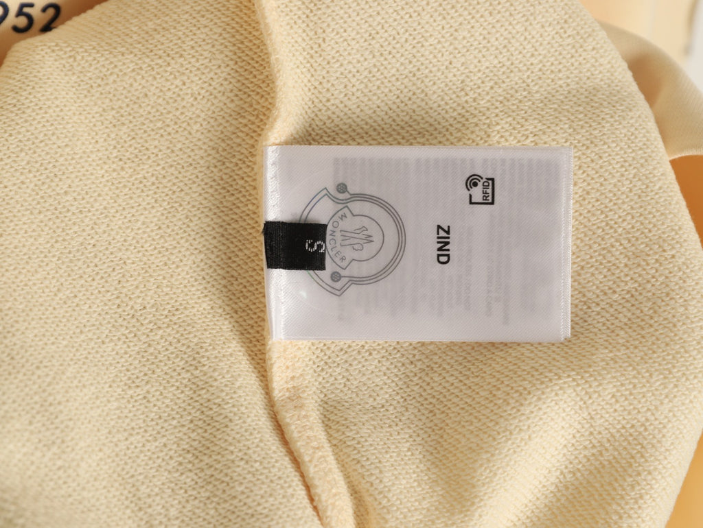 Moncler 26SS Artistic Script Logo Cream Crewneck Sweatshirt