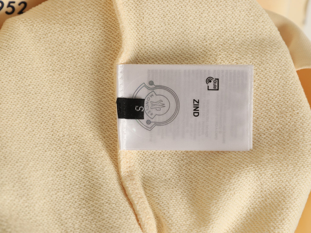 Moncler 26SS Artistic Script Logo Cream Crewneck Sweatshirt