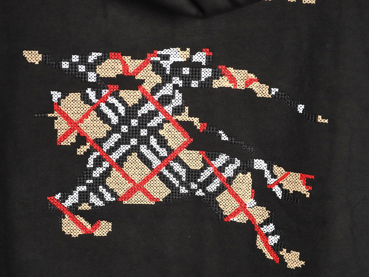 Burberry 25FW Equestrian Knight Cross-Stitch Back Black Two-Way Zip Hoodie