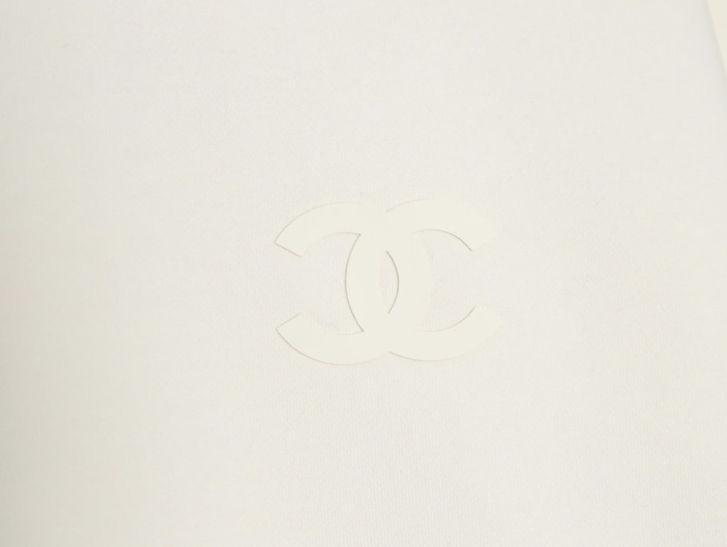 Chanel 25FW Small Silicone-Logo White Crewneck Sweatshirt