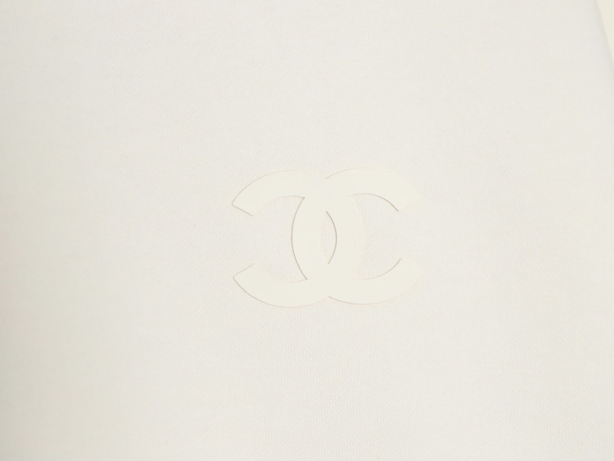 Chanel 25FW Small Silicone-Logo White Crewneck Sweatshirt