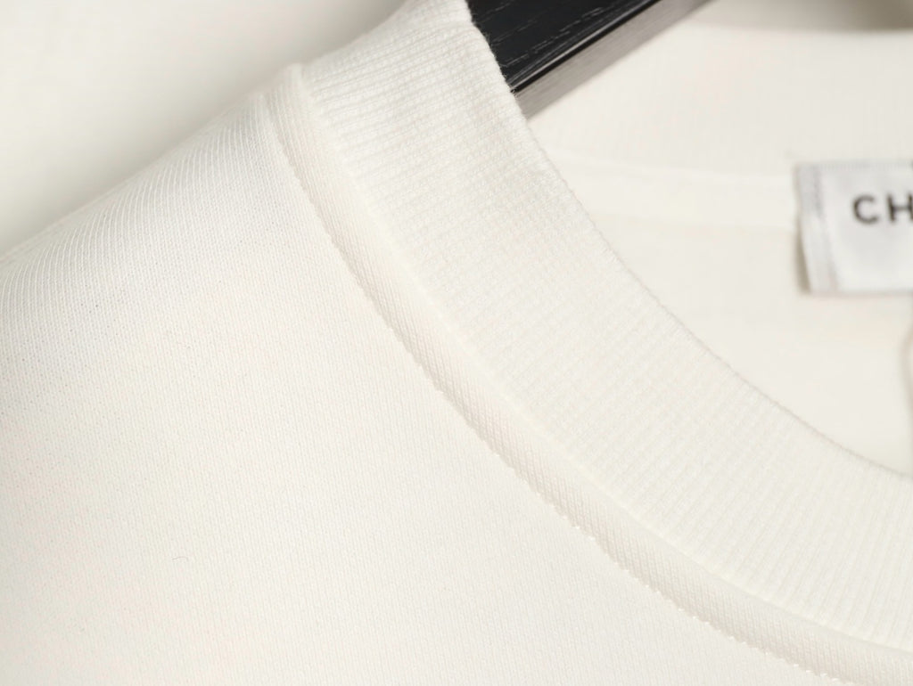 Chanel 25FW Small Silicone-Logo White Crewneck Sweatshirt